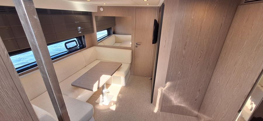 SALOON