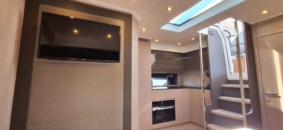 SALOON