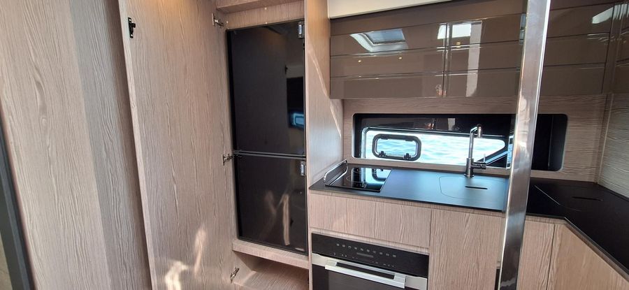 SALOON
