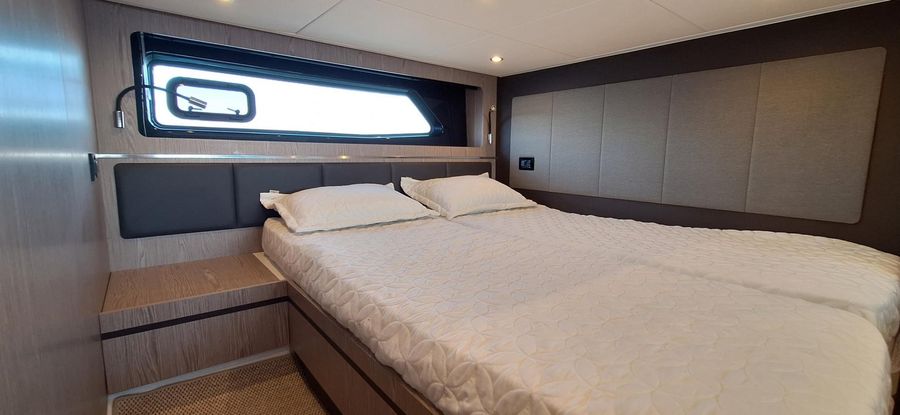 TWIN BEDROOM