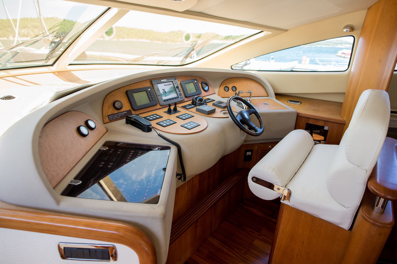 SALOON