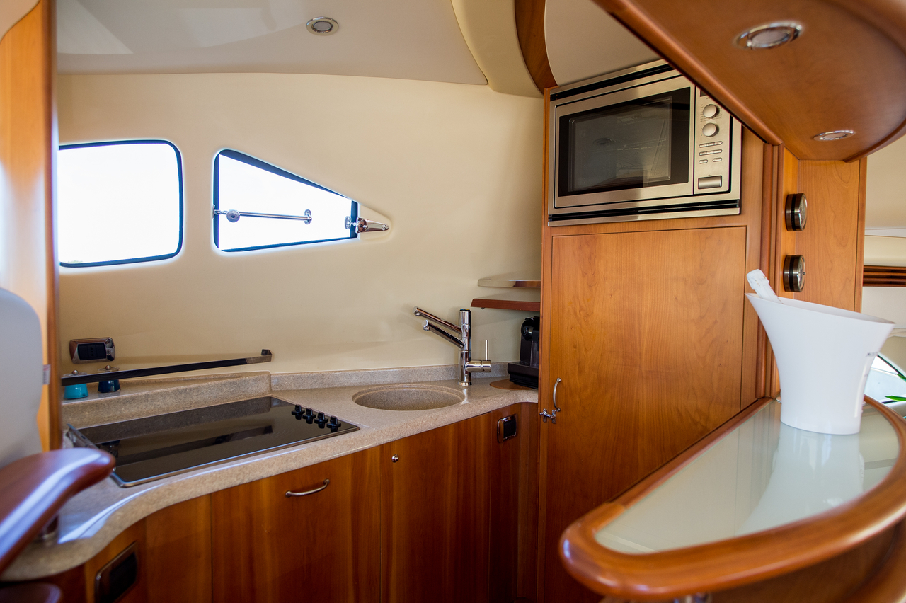 SALOON