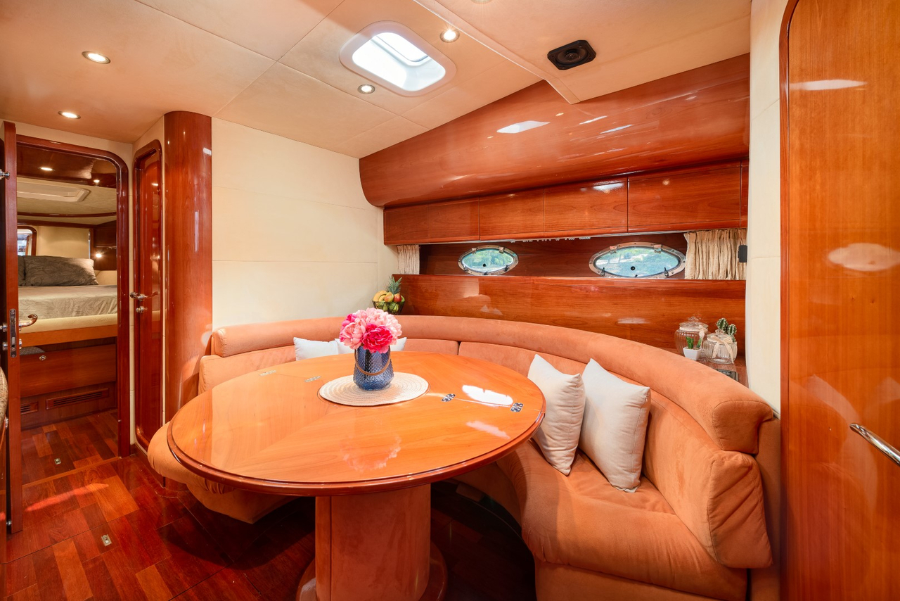 SALOON