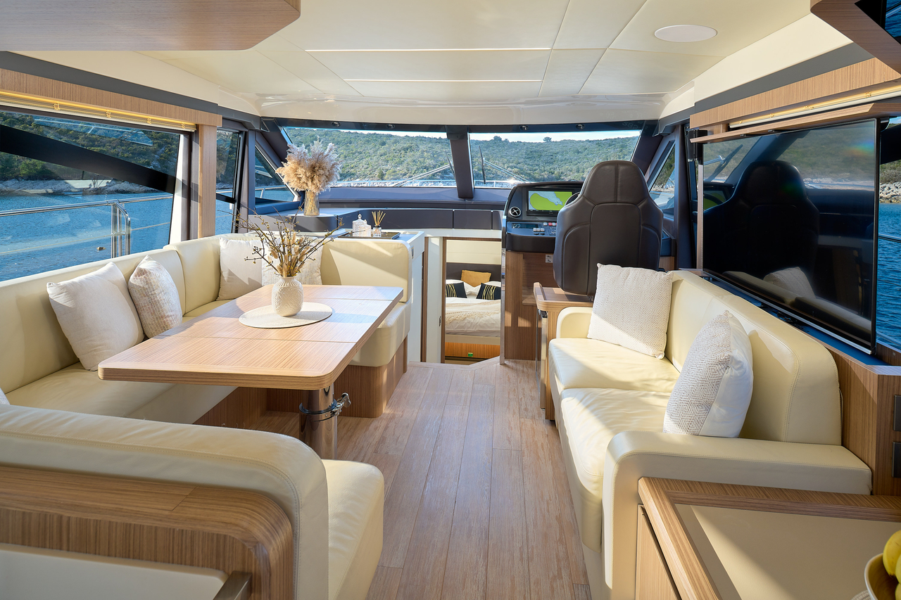SALOON